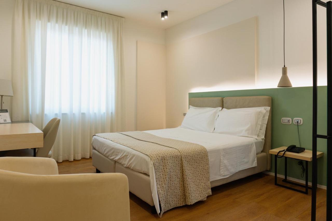 קאסרטה Plana Hotel מראה חיצוני תמונה