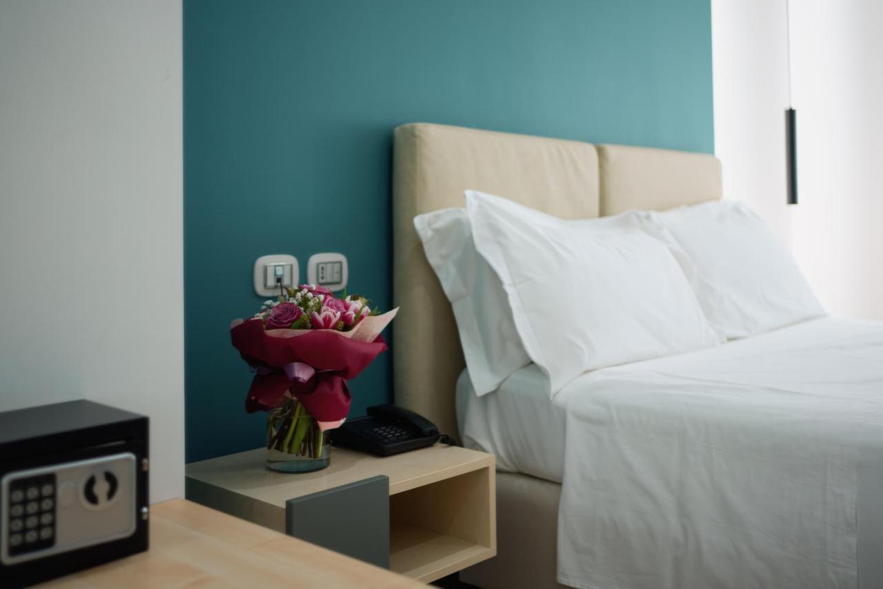 קאסרטה Plana Hotel מראה חיצוני תמונה