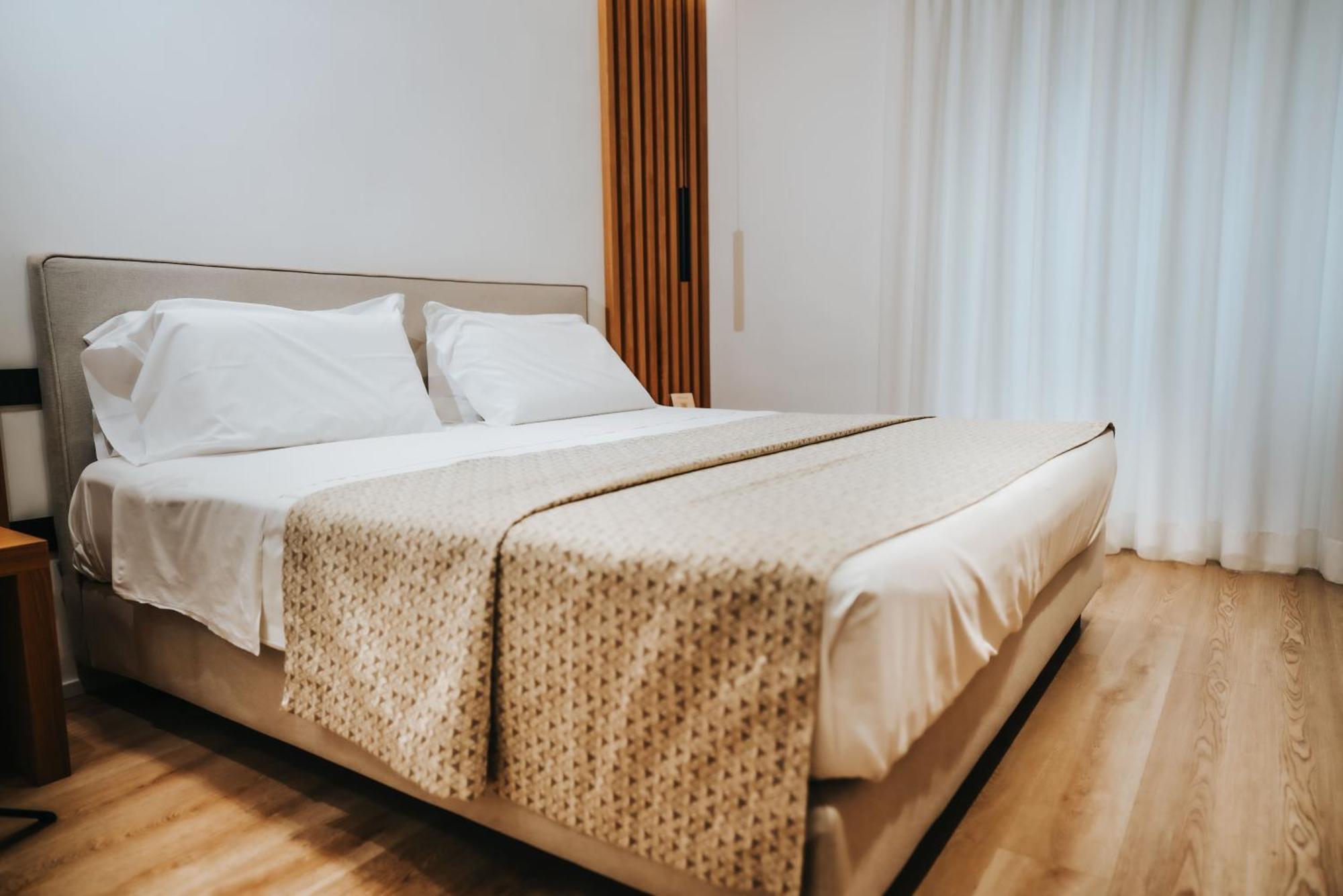 קאסרטה Plana Hotel מראה חיצוני תמונה