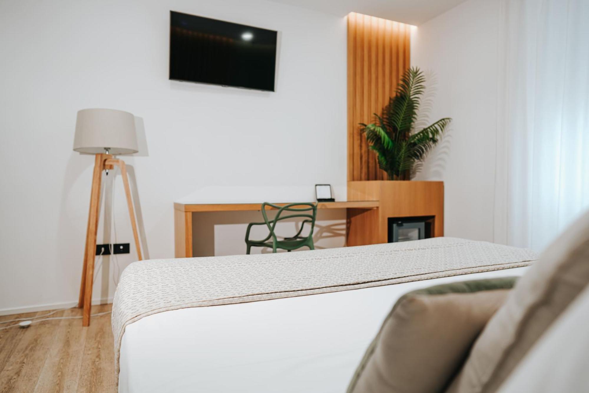 קאסרטה Plana Hotel מראה חיצוני תמונה