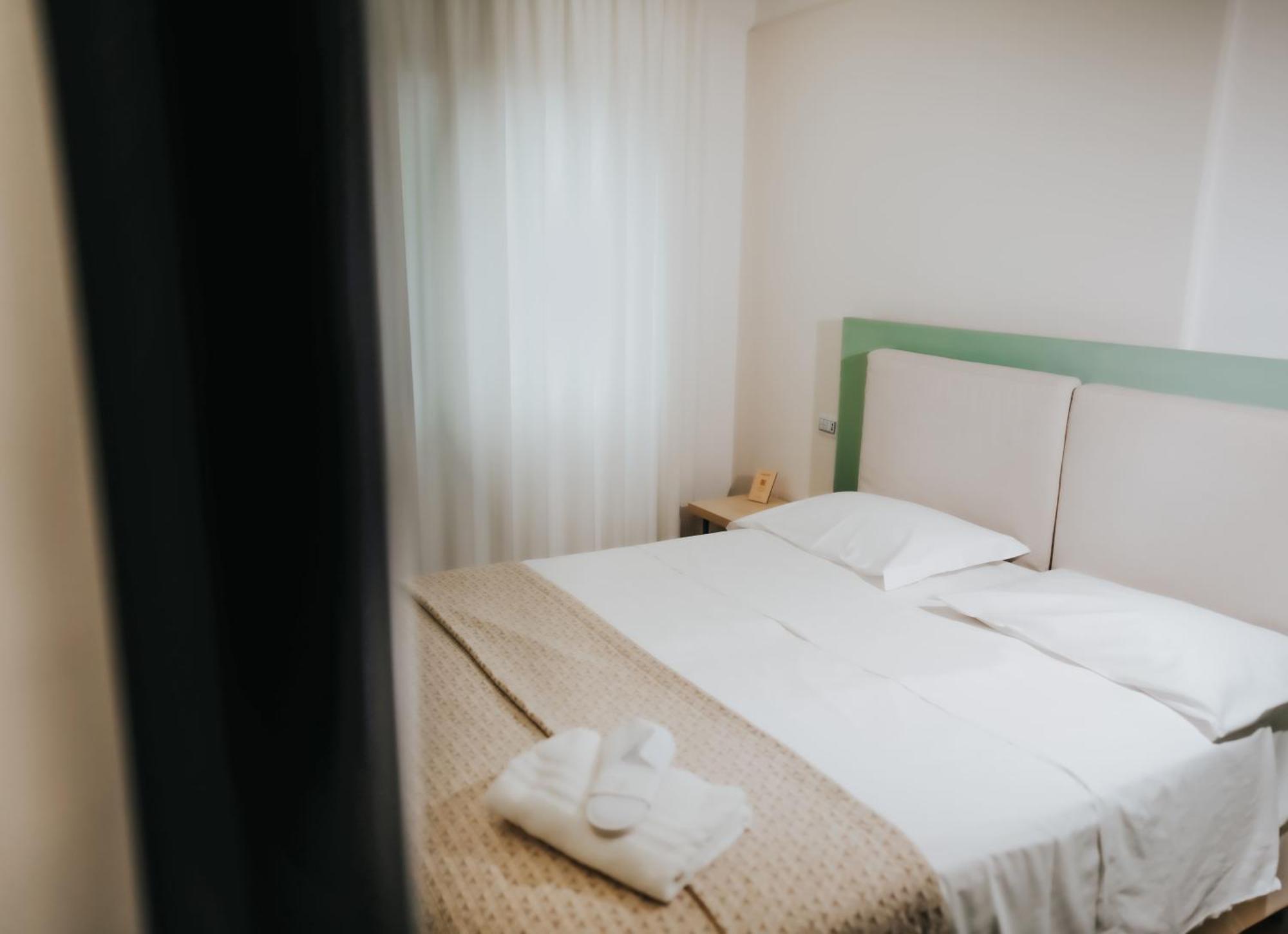 קאסרטה Plana Hotel מראה חיצוני תמונה