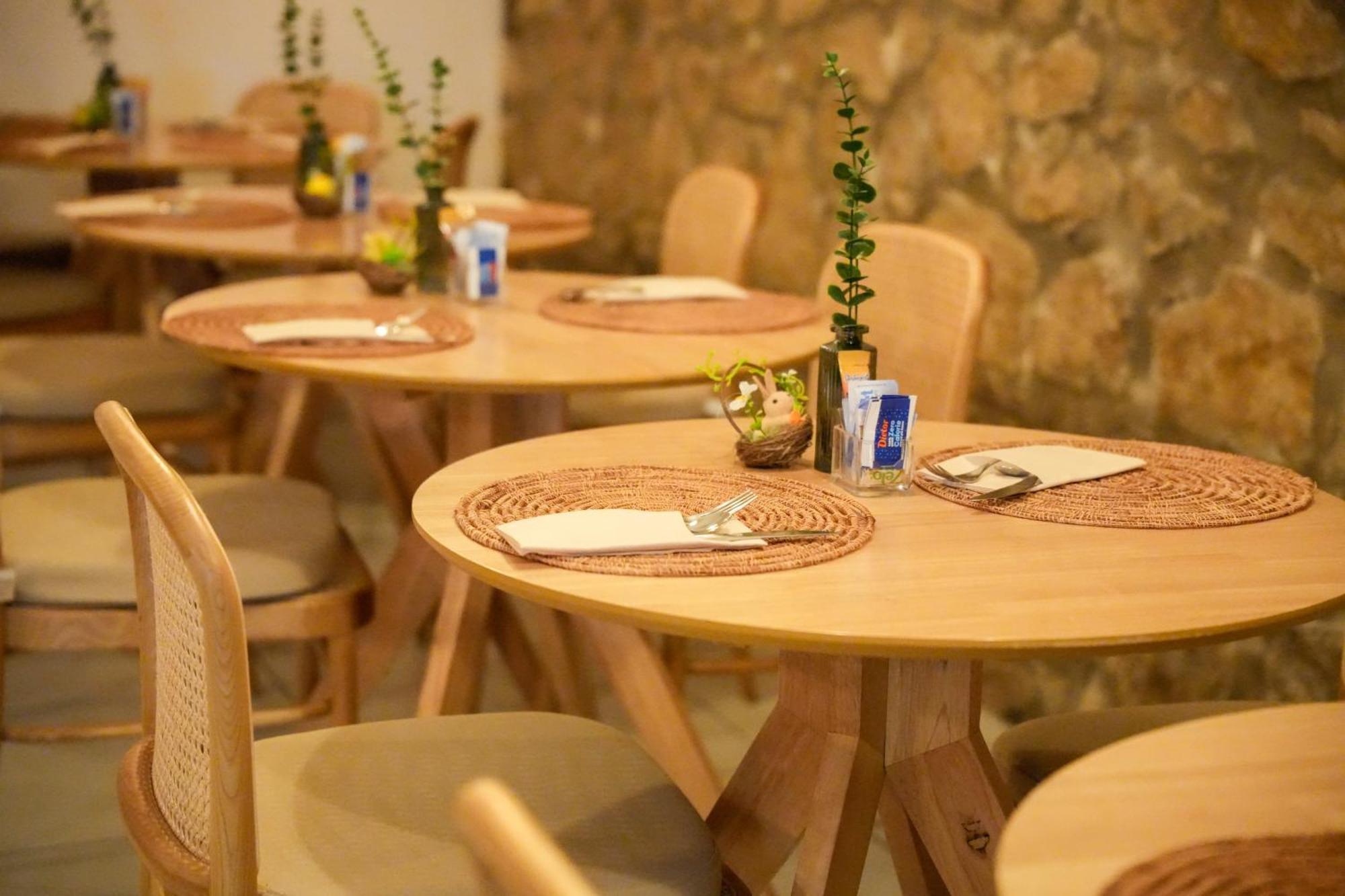 קאסרטה Plana Hotel מראה חיצוני תמונה