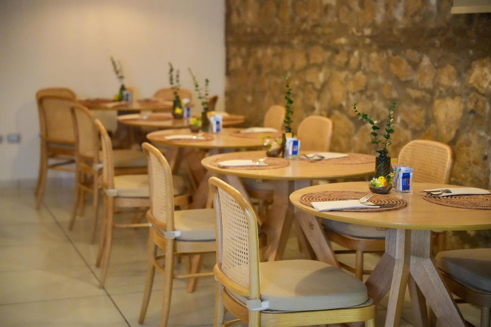 קאסרטה Plana Hotel מראה חיצוני תמונה