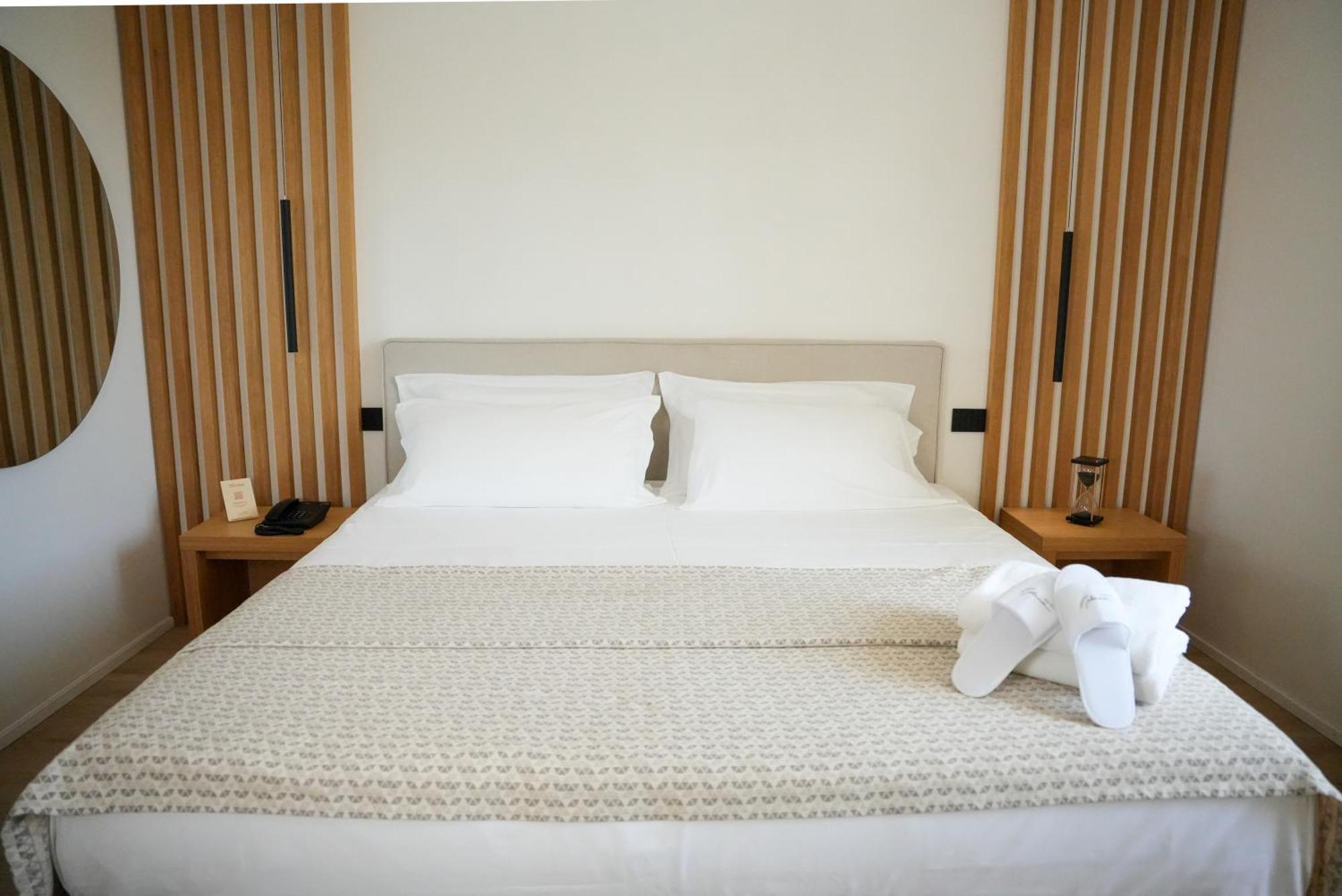 קאסרטה Plana Hotel מראה חיצוני תמונה