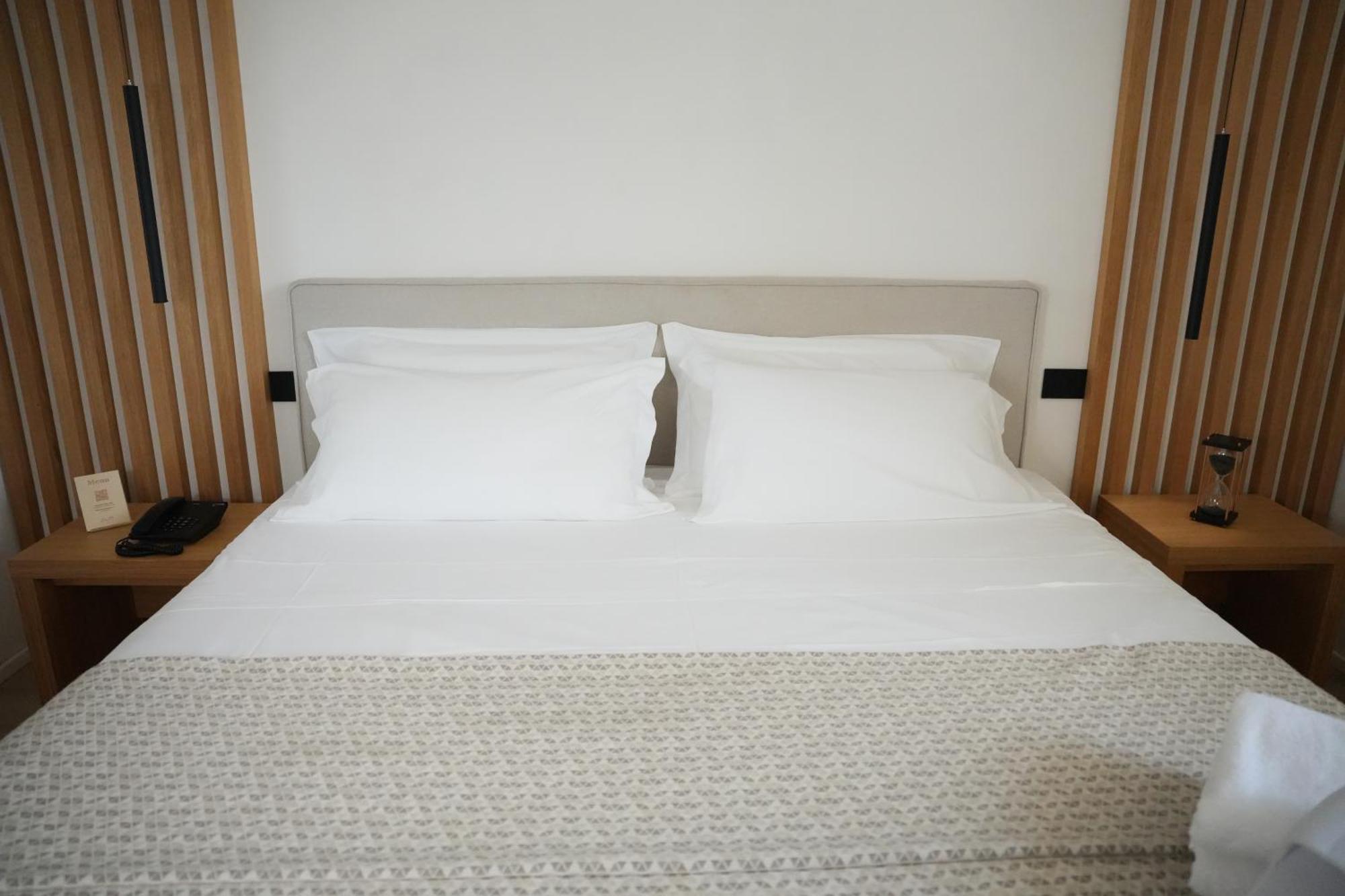קאסרטה Plana Hotel מראה חיצוני תמונה